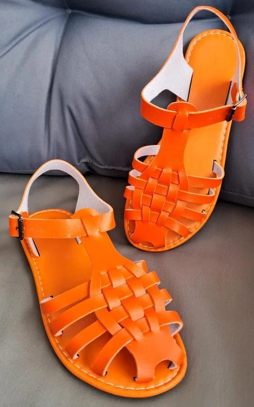 Sandales orange a boucle - très tendances - pointure 38